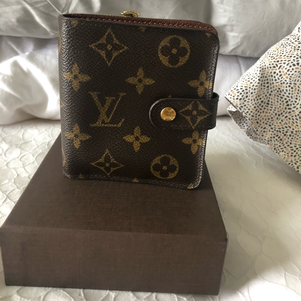 Gorgeous Vintage Louis Vuitton Womens wallet